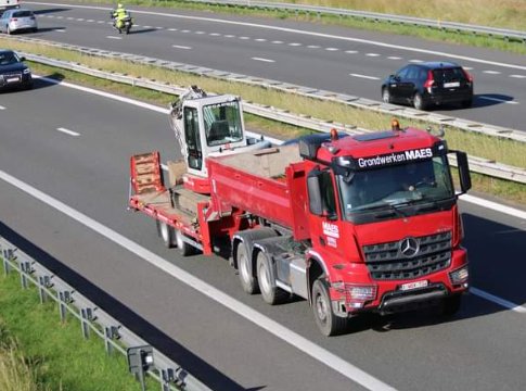 Vrachtwagen Maes